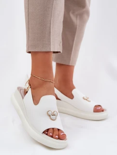 Dámské kožené sandály s ozdobou model 21695456 bílé - VINCEZA