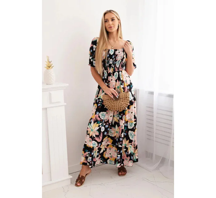 Viskózové šaty s volánkovým výstřihem model 20243124 černé - Kesi Viskózové šaty s volánkovým výstřihem model 20243124 černé - Kesi