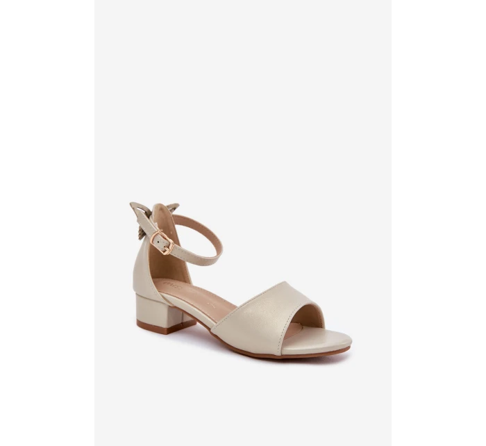 Lesklé dívčí sandály na nízkém podpatku zlaté model 21697840 - EVENTO
