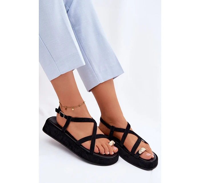 Sandály na platformě s zlatým detailem Černé Olmira
