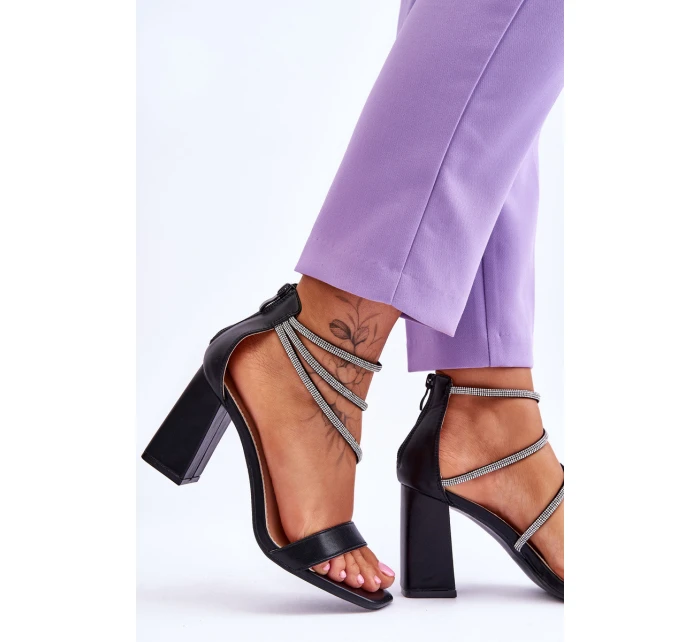 Módní sandály se zirkony černé model 21614475 - Boto Módní sandály se zirkony černé model 21614475 - Boto