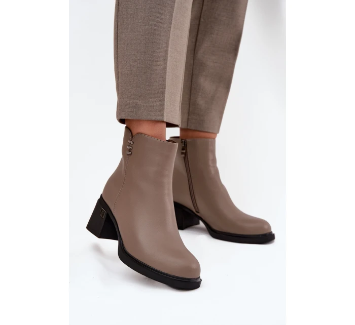 Kožené zateplené dámské kotníkové boty na klínu Vinceza 91159 tmavě béžové Kožené zateplené dámské kotníkové boty na klínu Vinceza 91159 tmavě béžové