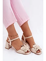 Dámské sandály na podpatku s ozdobným květem Vinceza 20283 Béžové Dámské sandály na podpatku s ozdobným květem Vinceza 20283 Béžové
