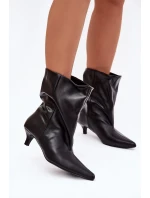 Dámské boty na nízkém podpatku s volnou cholewką – černé Jessalia Dámské boty na nízkém podpatku s volnou cholewką – černé Jessalia