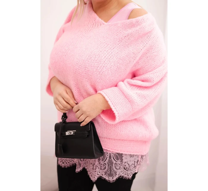 Dámská souprava svetr s výstřihem do V a viskózová halenka s krajkovým spodním lemem cukrová růžová Dámská souprava svetr s výstřihem do V a viskózová halenka s krajkovým spodním lemem cukrová růžová