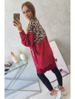 Velurové šaty s leopardím potiskem vínové barvy