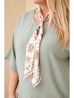 Dámská viskózová halenka Plus Size s krátkým rukávem a ozdobným šátkem khaki