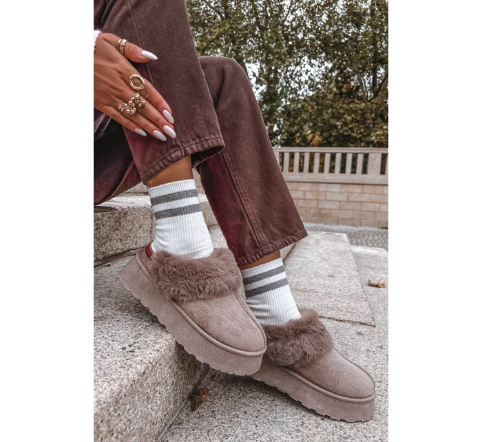 Dámské sněhule na platformě s kožešinou a výšivkou tmavě béžové Querina Dámské sněhule na platformě s kožešinou a výšivkou tmavě béžové Querina