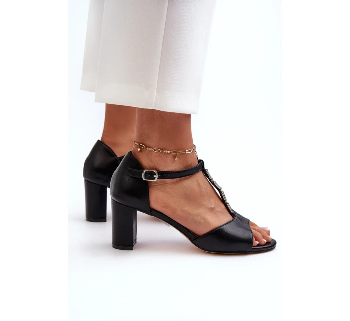 Dámské sandály na podpatku s ozdobným páskem eko kůže černé Triavera Dámské sandály na podpatku s ozdobným páskem eko kůže černé Triavera