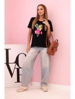 Dámská bavlněná blůza s krátkým rukávem a barevným potiskem černá Dámská bavlněná blůza s krátkým rukávem a barevným potiskem černá