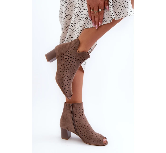 Dámské Botky Z Ekologického Semiše Na Podpatku S Otevřenými Prsty Hnědé Halania Dámské Botky Z Ekologického Semiše Na Podpatku S Otevřenými Prsty Hnědé Halania