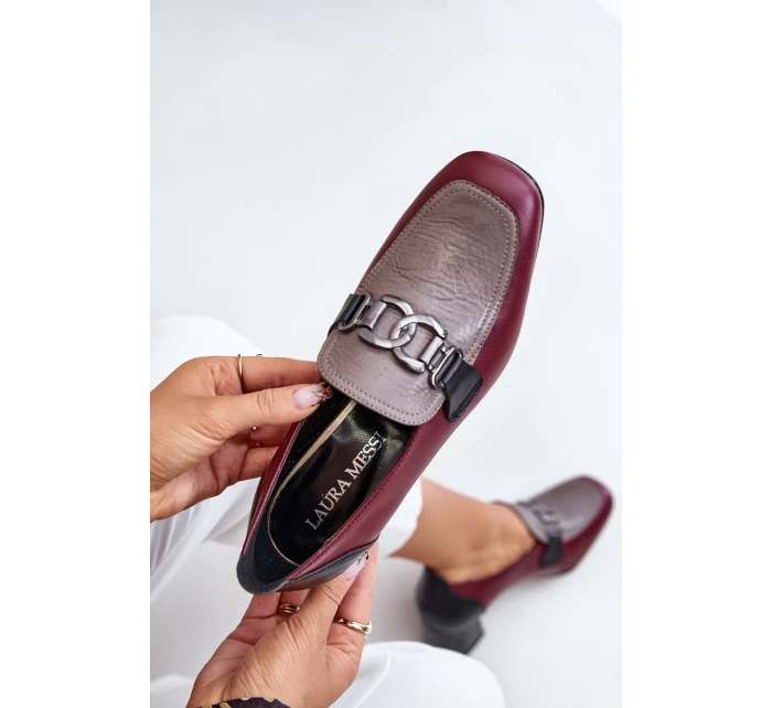 Kožené lodičky na podpatku se zlatou ozdobou Laura Messi 2861 bordové
