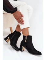 Dámské kotníkové boty na podpatku se zlatými detaily černé model 21710779 - Boto Dámské kotníkové boty na podpatku se zlatými detaily černé model 21710779 - Boto