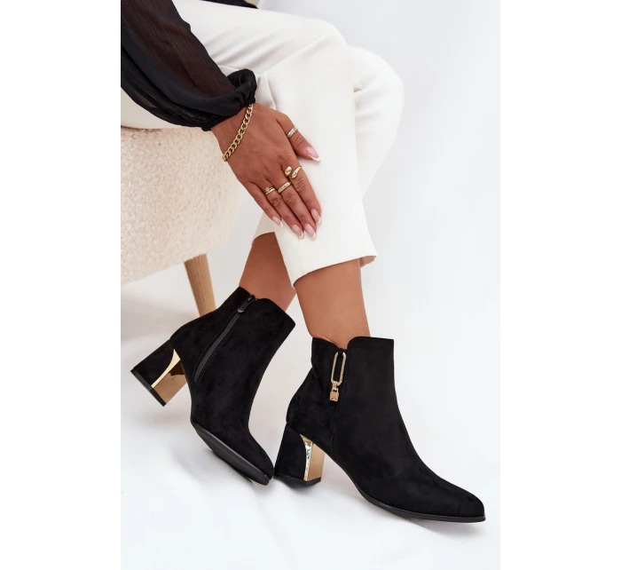 Dámské kotníkové boty na podpatku se zlatými detaily černé model 21710779 - Boto Dámské kotníkové boty na podpatku se zlatými detaily černé model 21710779 - Boto