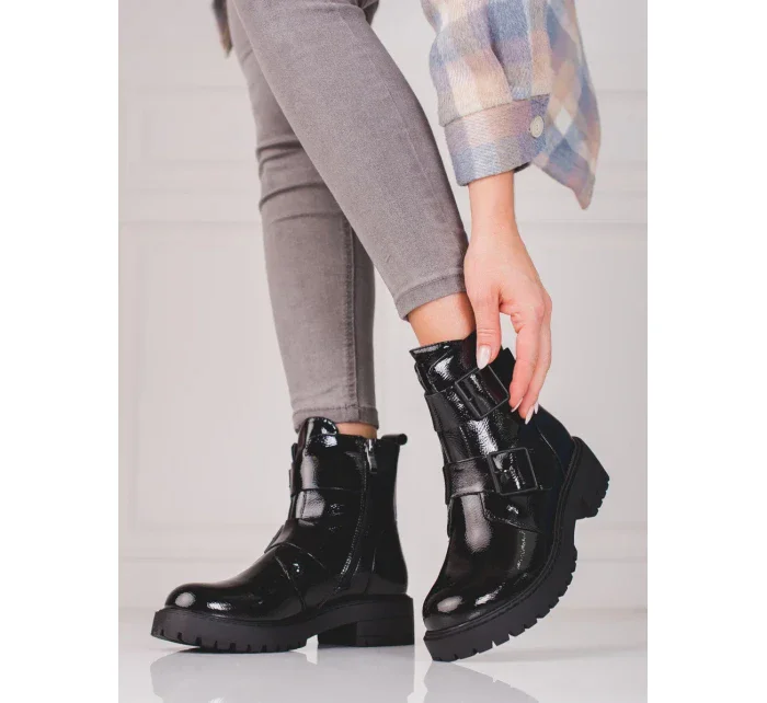 Krásné černé kotníčkové boty dámské na plochém podpatku Krásné černé kotníčkové boty dámské na plochém podpatku