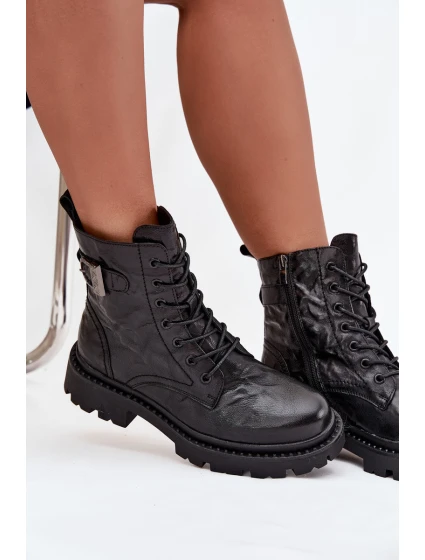 Dámské kožené boty Artiker – černé, s efektem mačkání a přezkou Dámské kožené boty Artiker – černé, s efektem mačkání a přezkou