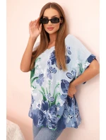Dámská bavlněná blůza s květinovým potiskem a krátkým rukávem modrá Dámská bavlněná blůza s květinovým potiskem a krátkým rukávem modrá