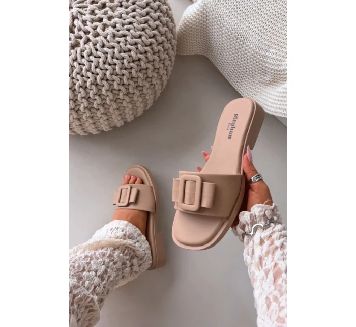 Dámské pantofle na nízkém podpatku s přezkou béžové Melivra