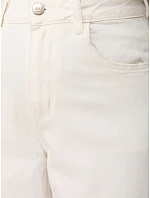Bermudy damskie jeansowe z paskiem z wysokim stanem białe model 22161307 - FashionStreet Bermudy damskie jeansowe z paskiem z wysokim stanem białe model 22161307 - FashionStreet