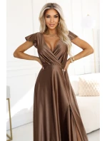CRYSTAL saténové dlouhé šaty s výstřihem model 21470381 - numoco CRYSTAL saténové dlouhé šaty s výstřihem model 21470381 - numoco