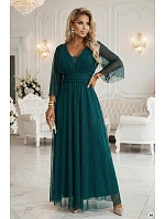 654-1 Dlouhé lesklé plus size šaty s výstřihem a průhlednými rukávy - lahvově zelené