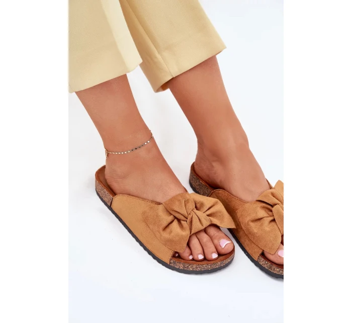 Dámské pantofle na korkové podešvi s mašlí – camel