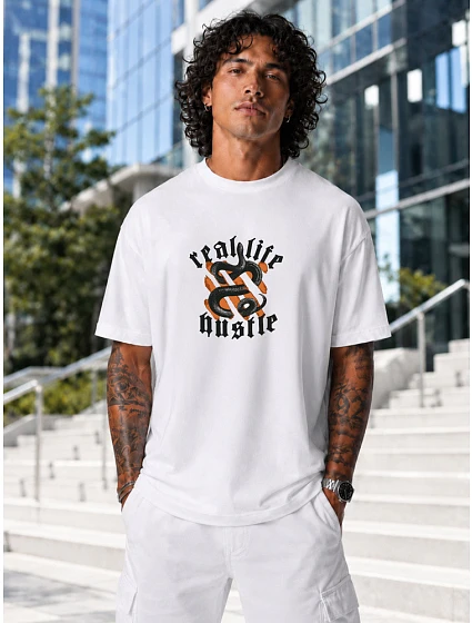 Tshirt męski z nadrukiem oversize bawełniany biały model 22212320 - FashionStreet Tshirt męski z nadrukiem oversize bawełniany biały model 22212320 - FashionStreet