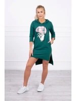 Šaty s delšími zády a barevným potiskem tmavě zelené barvy Šaty s delšími zády a barevným potiskem tmavě zelené barvy