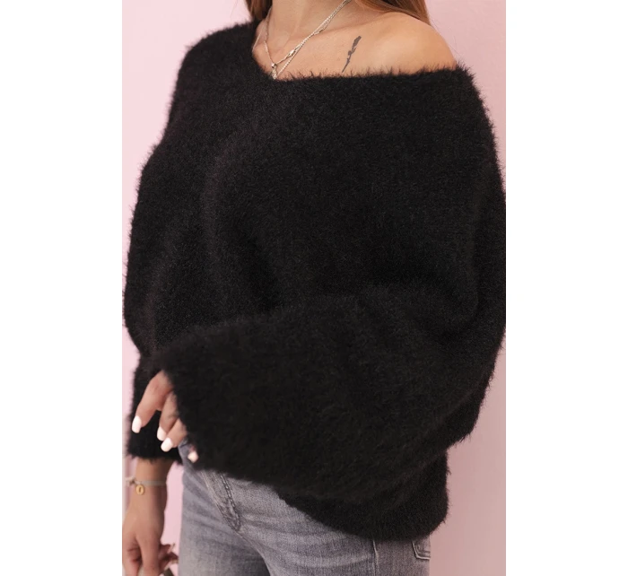 Dámský svetr z model 21272127 volného střihu s výstřihem do V černý - K-Fashion Dámský svetr z model 21272127 volného střihu s výstřihem do V černý - K-Fashion