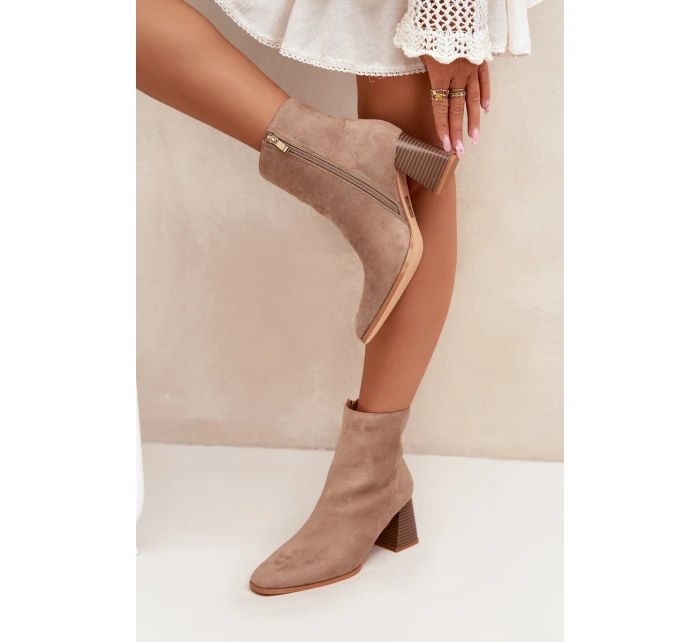 Dámské Botky Z Eko Semiše Na Podpatku Se Zámkem Béžové Zelita Dámské Botky Z Eko Semiše Na Podpatku Se Zámkem Béžové Zelita