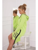 Šaty s kapucí a potiskem pistácie Šaty s kapucí a potiskem pistácie