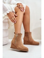 Zateplené boty na klínu s ozdobným zipem eko semišové camel model 21669825 - Boto