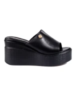 Exkluzívní černé dámské nazouváky na klínku Exkluzívní černé dámské nazouváky na klínku