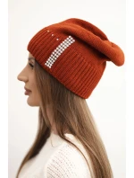 Dámská zimní čepice vlněná s model 21750386 - K-Fashion Dámská zimní čepice vlněná s model 21750386 - K-Fashion