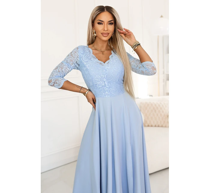 model 22040386 AMBER elegantní dlouhé krajkové šaty s výstřihem modré - numoco