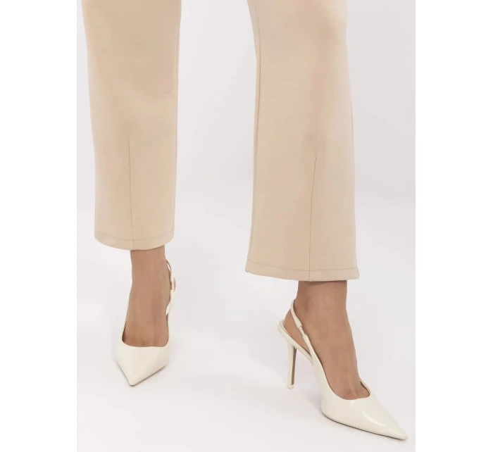 Kalhoty DHJ SP model 21034936 světle béžové - FPrice Kalhoty DHJ SP model 21034936 světle béžové - FPrice