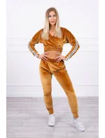 Velurová souprava s nápisem Queen camel Velurová souprava s nápisem Queen camel