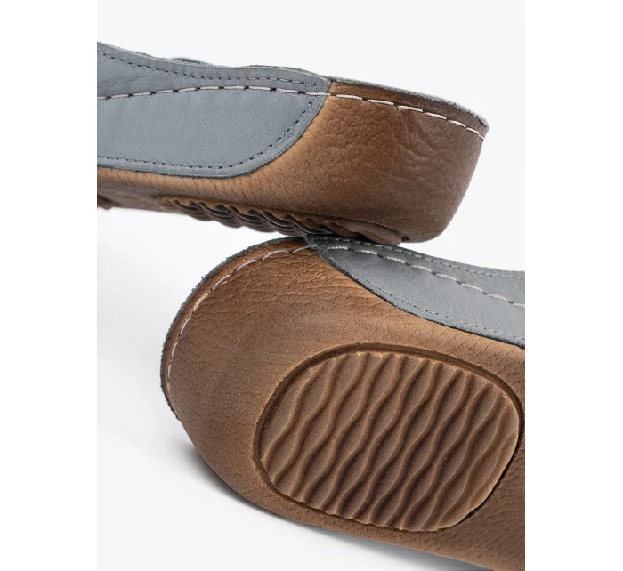 Luxusní nazouváky šedo-stříbrné dámské na plochém podpatku Luxusní nazouváky šedo-stříbrné dámské na plochém podpatku