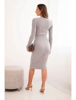 Dámská pruhovaná šaty s výstřihem do V a dlouhým rukávem šedá