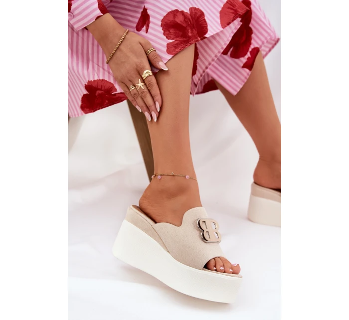 Sandal na platformě a klínu s ozdobou béžové model 21688179 - Boto Sandal na platformě a klínu s ozdobou béžové model 21688179 - Boto