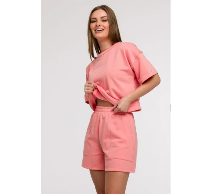 model 21047235 Šortky s kapsami s nášivkami korálová barva - BeWear model 21047235 Šortky s kapsami s nášivkami korálová barva - BeWear