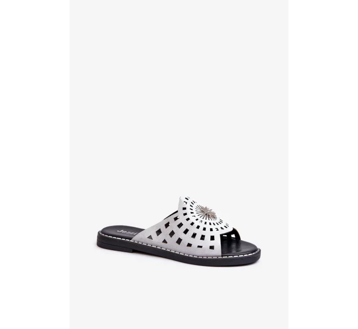 Lesklé dámské ploché pantofle se stříbrným zdobením Ebirena Lesklé dámské ploché pantofle se stříbrným zdobením Ebirena