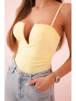 Dámská halenka s body bez model 21000855 volánky a výstřihem do V žlutý - K-Fashion