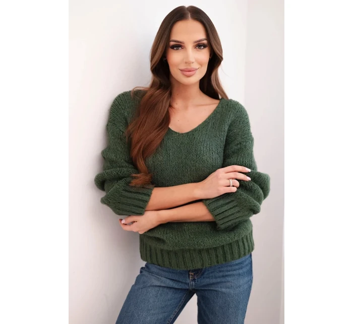 Dámský svetr z měkké pleteniny s výstřihem do V khaki Dámský svetr z měkké pleteniny s výstřihem do V khaki