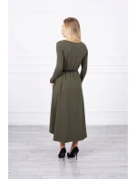 Šaty s ozdobným páskem a khaki nápisem