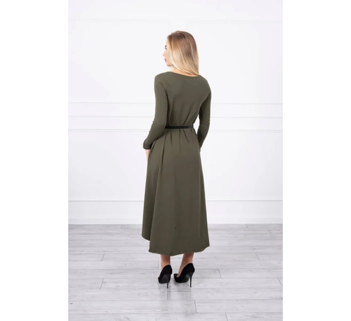 Šaty s ozdobným páskem a khaki nápisem