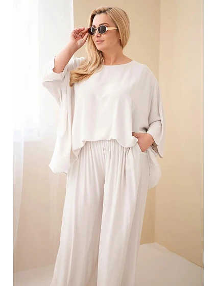 Dámský plus size viskózový komplet se širokými kalhotami a halenkou béžový Dámský plus size viskózový komplet se širokými kalhotami a halenkou béžový