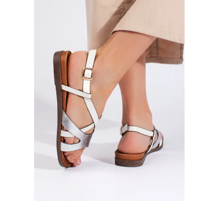 Moderní dámské bílé  sandály na plochém podpatku