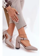 Dámské kožené lodičky na podpatku s ozdobnou sponou Vinceza – šedé Dámské kožené lodičky na podpatku s ozdobnou sponou Vinceza – šedé