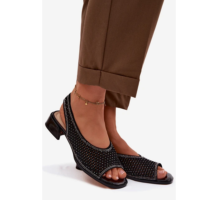 Ozdobené otevřené dámské sandály na podpatku semiš model 22100305 Černé - D&A